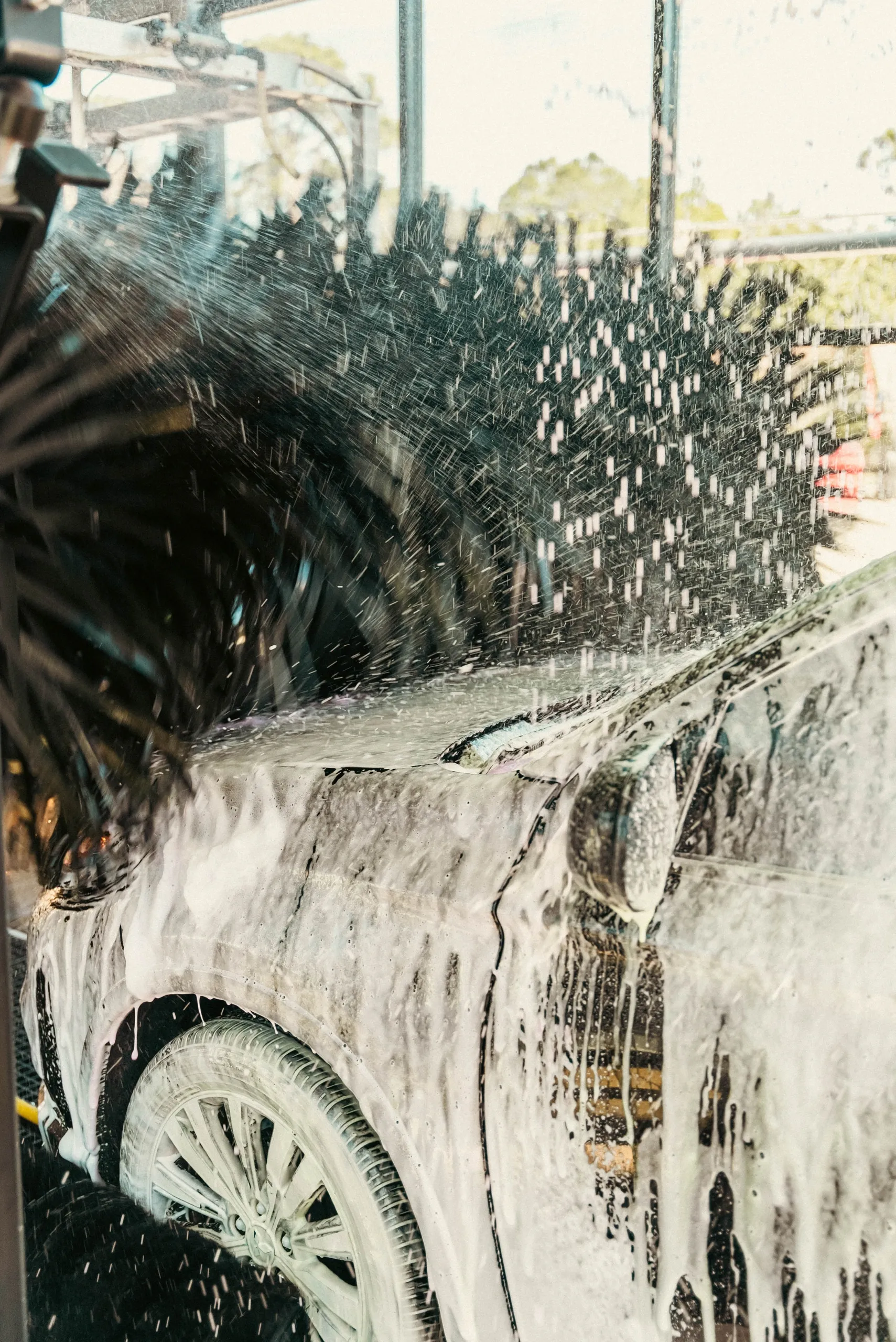 Friction tunnel car wash with soft-cloth brushes